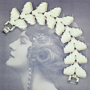 Vintage chunky white thermoset gold tone bracelet
